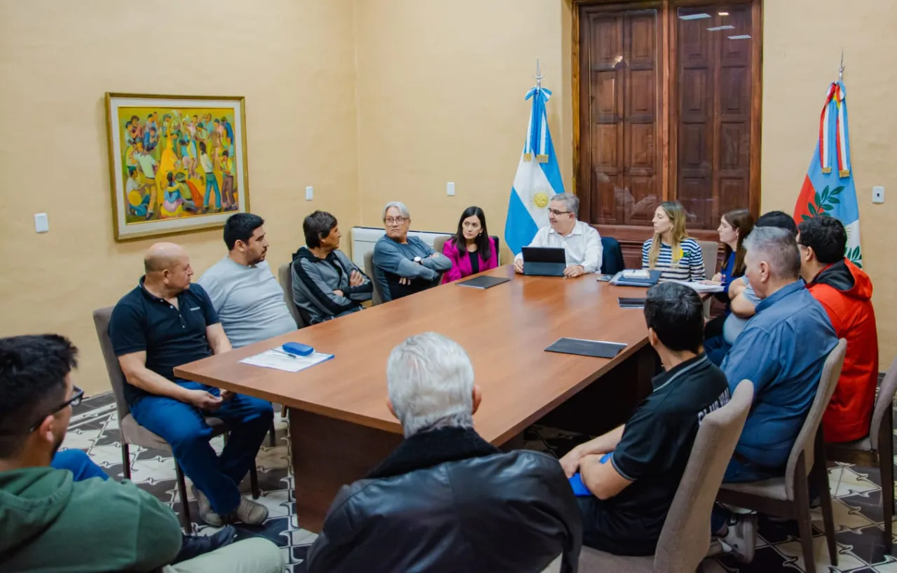 Capital: Destrozó vehículos y amenazaba con quitarse la vida