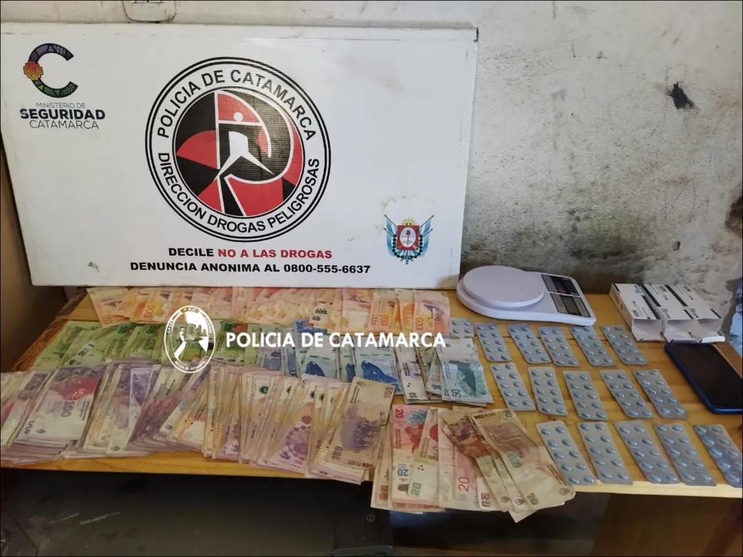 Cargaba nafta y por una mala maniobra terminó adentro del shop de la estación de servicio