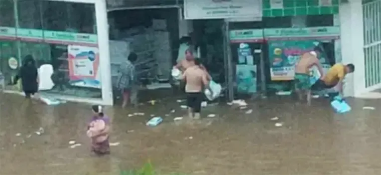 Carnicero rompió en llanto por tener que cerrar su negocio: “Me rindo”