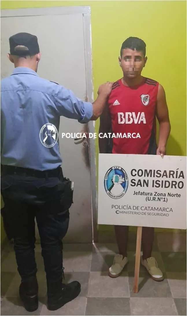 Casi mató a golpes a una docente, la arrastró de los pelos y la amenazó con un arma blanca