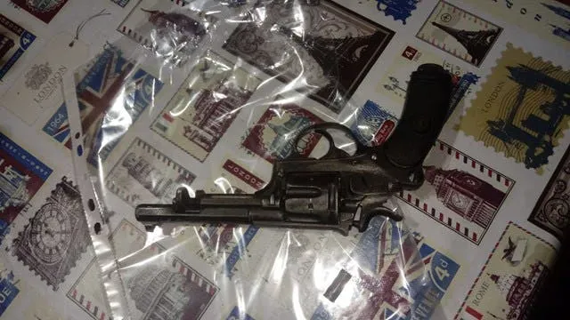 Causaron destrozos en un bar cuando les dijeron que debían cerrar