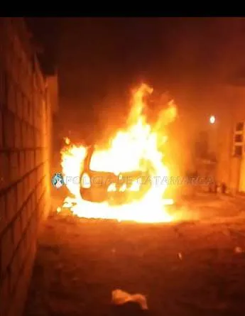 Causó daños en un automóvil y fue aprehendido