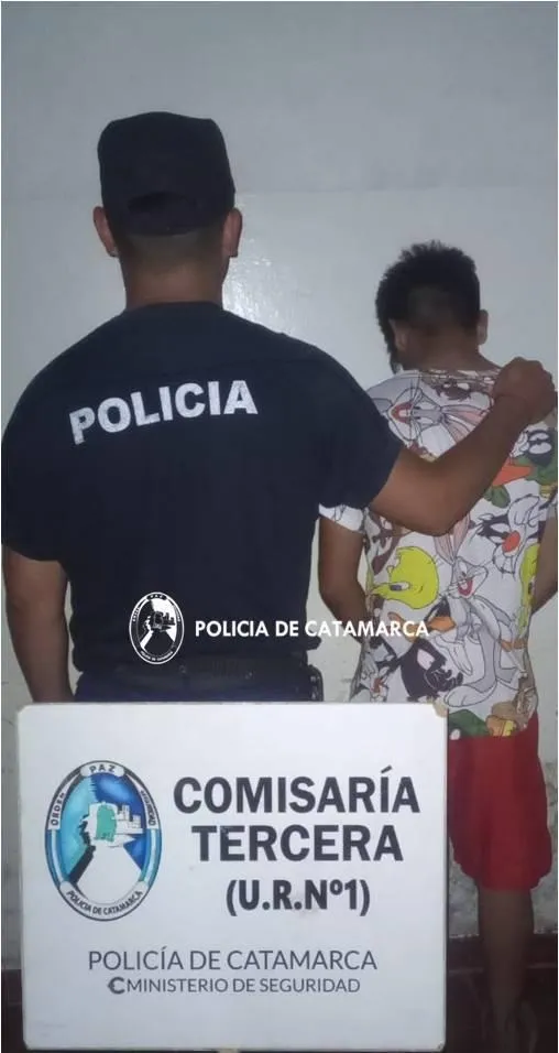 Cayó de un juego en la plaza y lo trasladaron en clave roja al Hospital