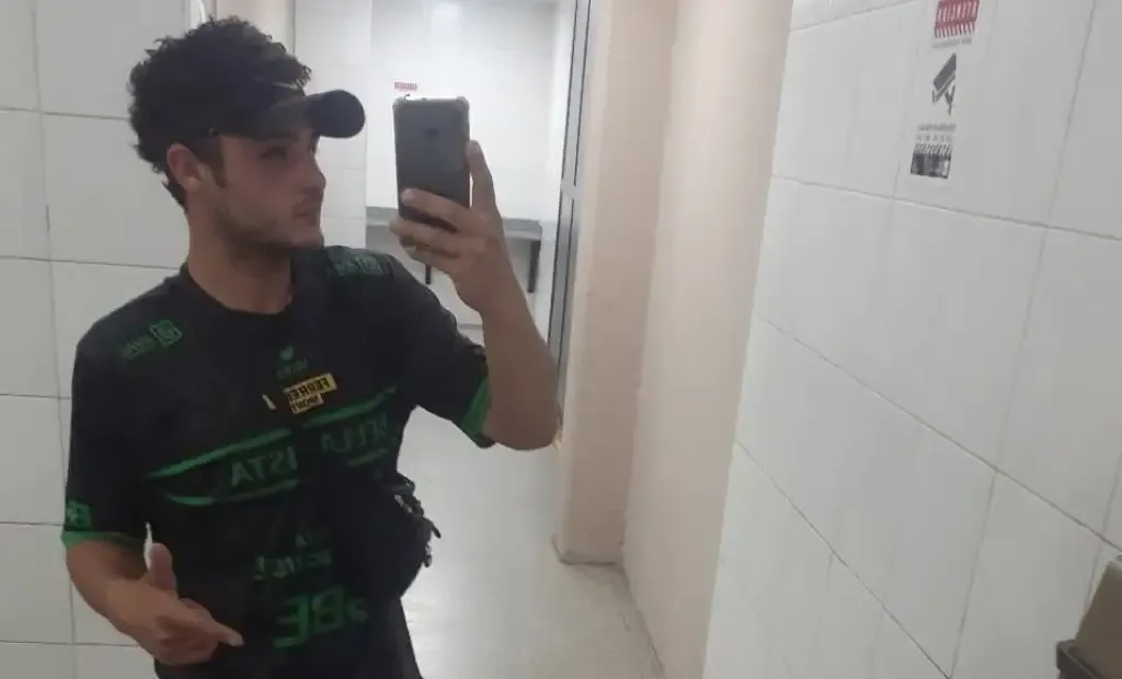 Chocó a un adolescente de 14 años y se dio a la fuga