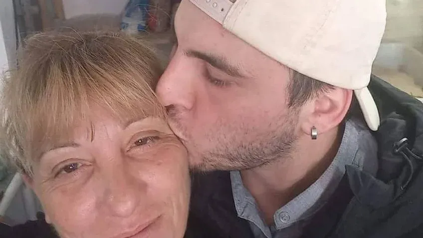 Chocó a una adolescente cuando cruzaba la calle