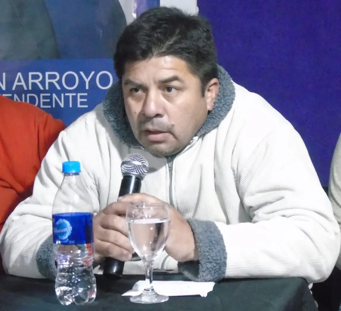 Chocó contra dos postes