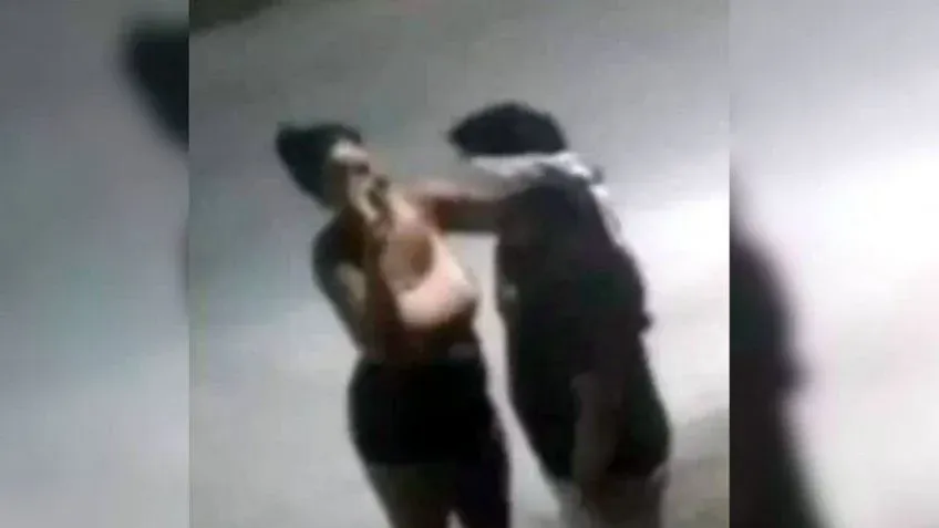 Chocó contra un auto y una pared