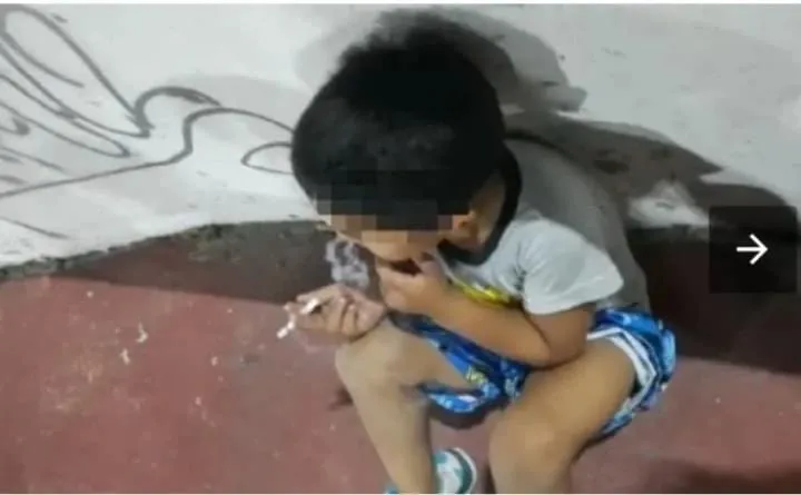 Chocó, quiso escapar, volcó y mordió a dos policías. Video