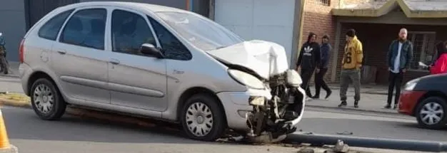 Choque y vuelco en pleno centro