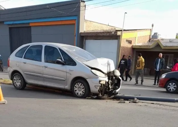 Choque y vuelco en pleno centro