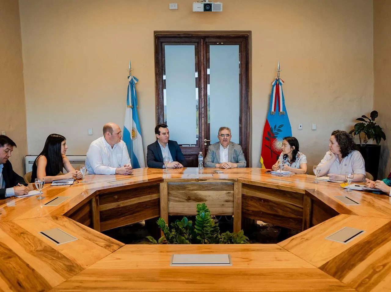 Cinco gobernadores presionan para armar un bloque federal