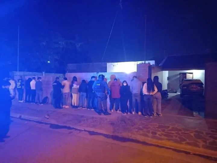 Cinthia Fernandez hizo pis en plena Panamericana