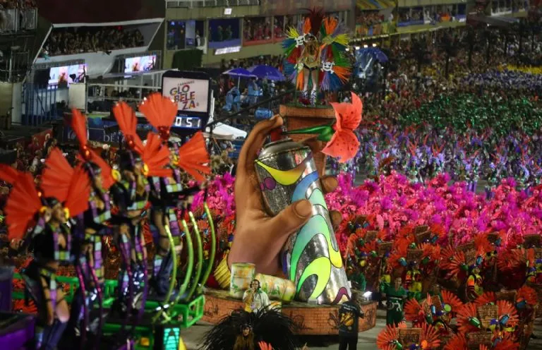 Cinthia Fernández reveló la suma de dinero que le pasa Defederico