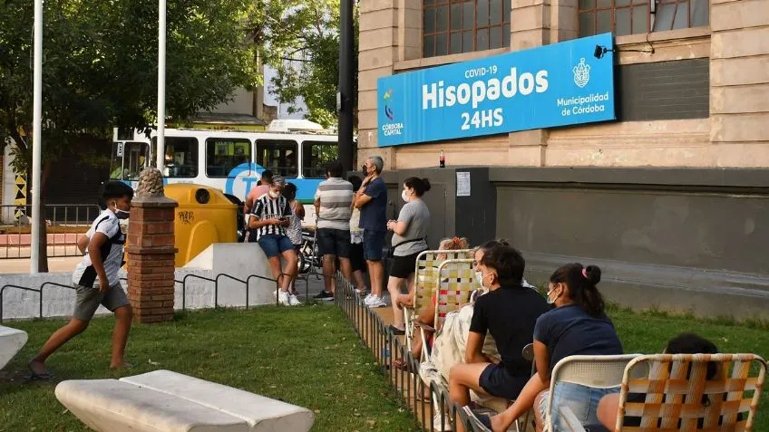 Colectivo chocó con una moto