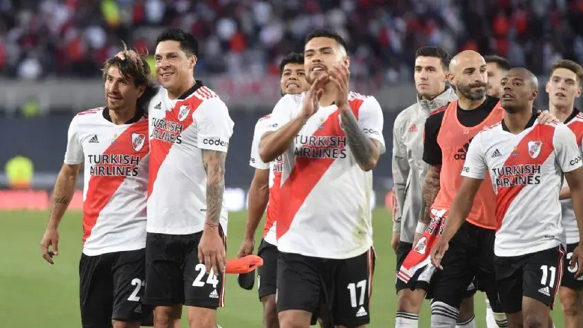 Con muchas bajas, River defiende la punta en el Sur