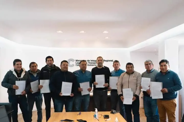 Construyeron un monolito para Huguito Flores en el lugar del fatal accidente