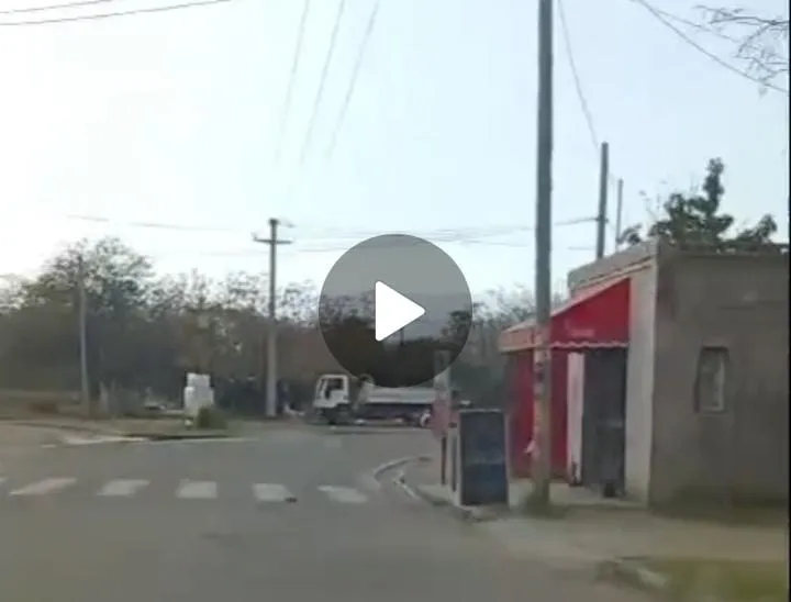 Controversia por el bacheo en la Capital: mientras Tiago Puente criticaba la gestión en medios, la Comuna bacheaba en Camino de la Virgen