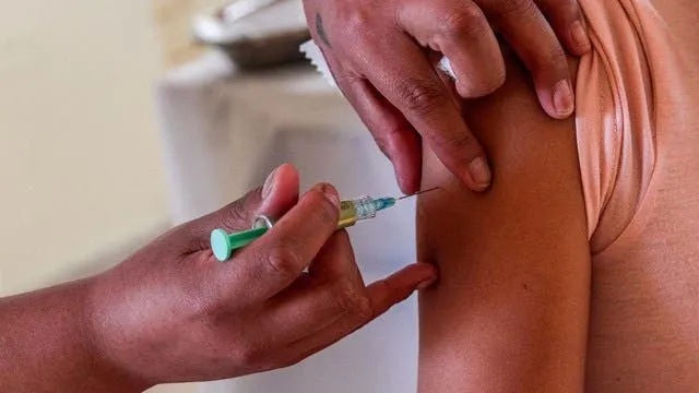 Coronavirus: cuál de las terceras dosis es más efectiva contra la variante Ómicron