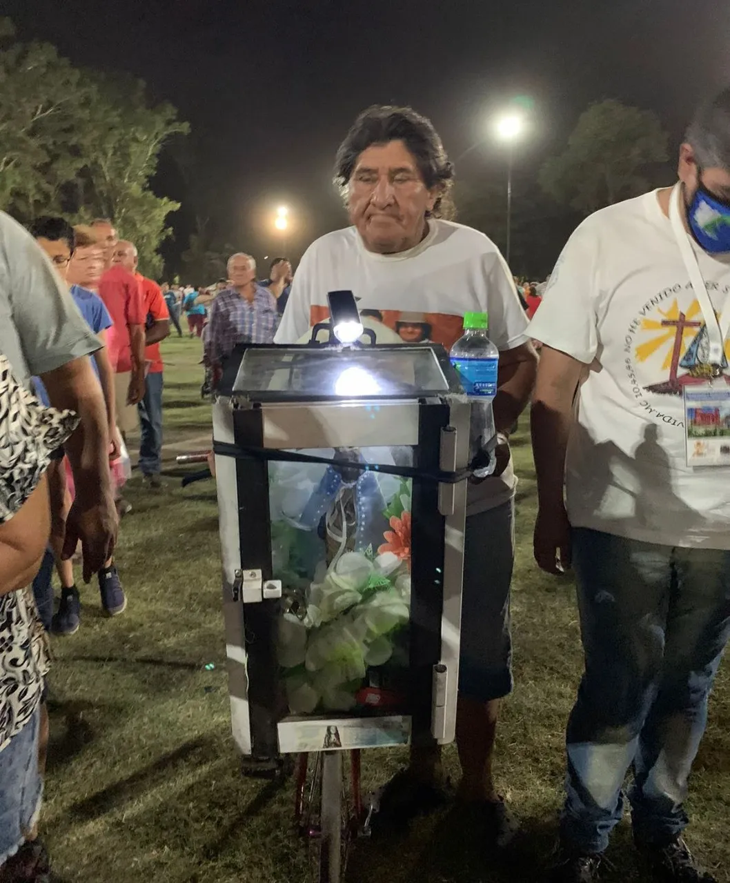 Crearon una descomunal camiseta de Messi: la levantarán en helicóptero para trasladarla a Rosario