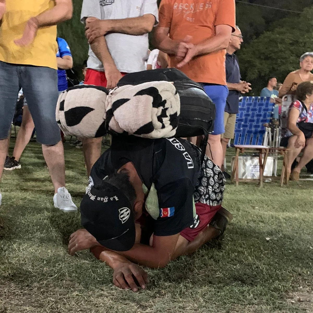 Crearon una descomunal camiseta de Messi: la levantarán en helicóptero para trasladarla a Rosario