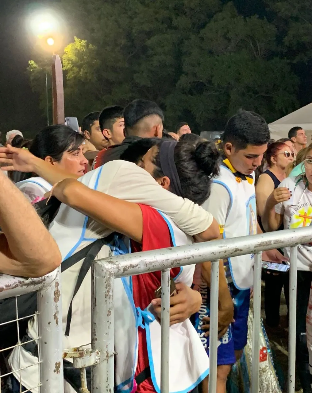 Crearon una descomunal camiseta de Messi: la levantarán en helicóptero para trasladarla a Rosario