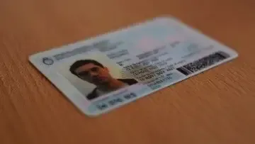 ¿Cuánto es 4 x 4 ÷ 8 - (1 + 1)?