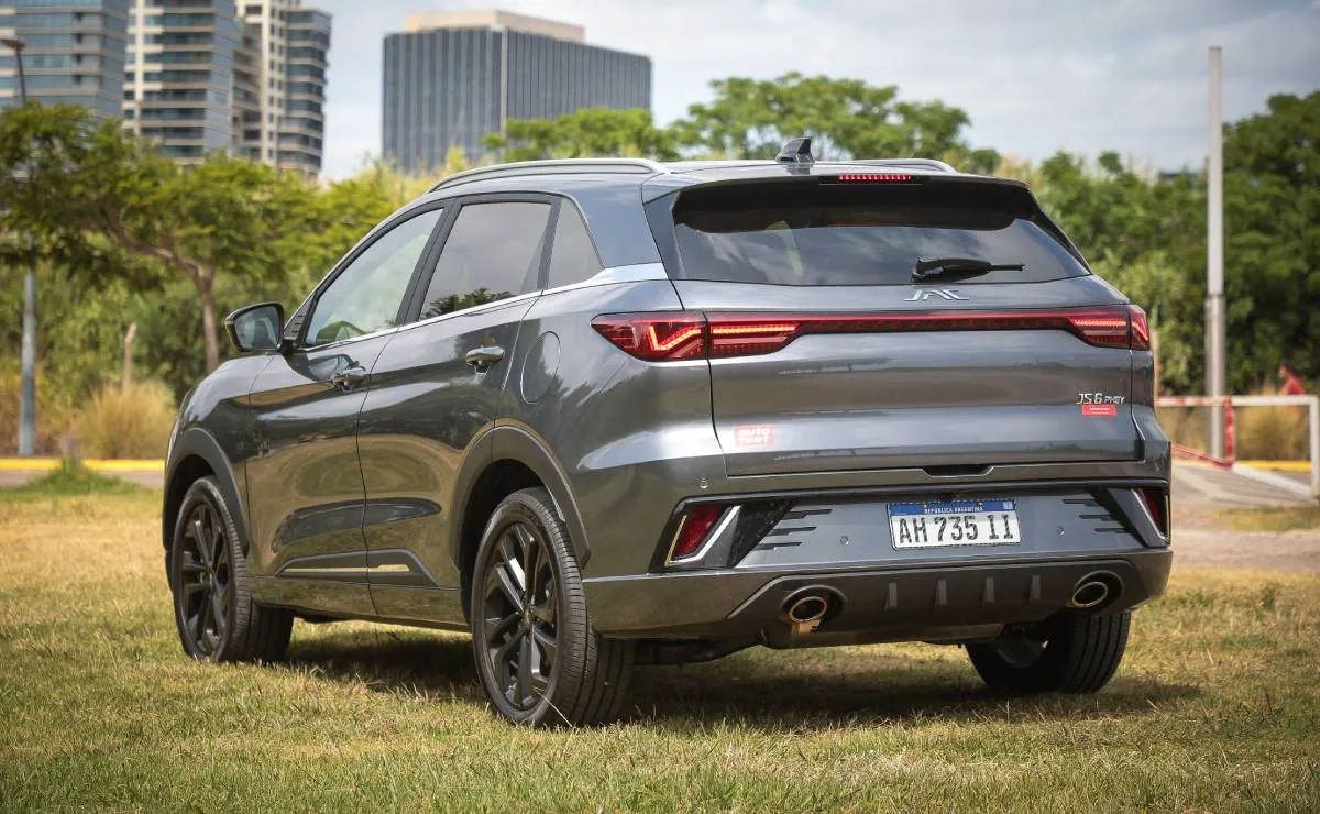Cuesta 33.900 dólares y tiene 310 CV: el SUV híbrido que busca complicar al Ford Territory