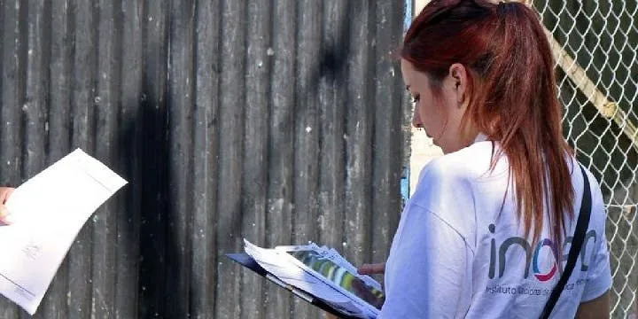 "Cura" amenazó con un cuchillo al dueño y clientes de un parripollo y luego atacó a policías