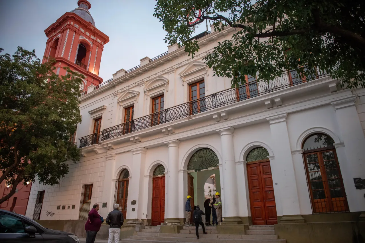“De chica no sabía lo que era un juguete”: tiene 16 años y su familia nunca le pudo festejar su cumpleaños