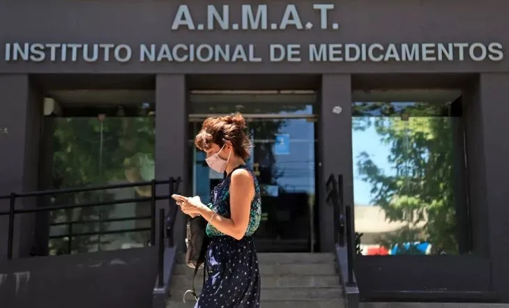 Debieron amputarle el dedo por un accidente en la escuela