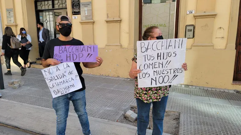 Decomisan mercadería ilegal y 22 kilos de hojas de coca