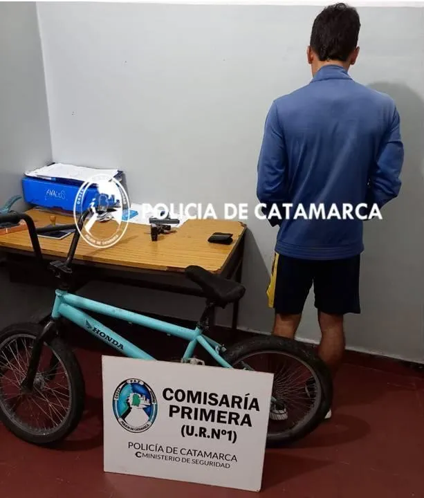 Defensa civil realizó la recolección y limpieza de peces muertos en el dique La Cañada