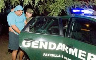 Dejó la llave puesta y le robaron el auto