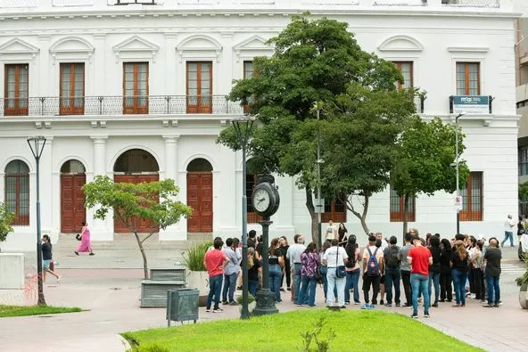 Descubren una proteína que estaría detrás de las personas “friolentas”