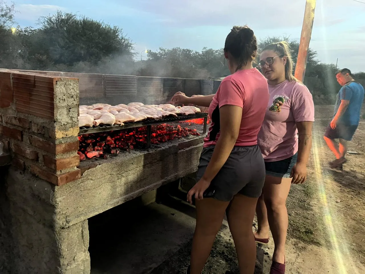 Desnudos y alcoholizados, chocaron contra un paredón