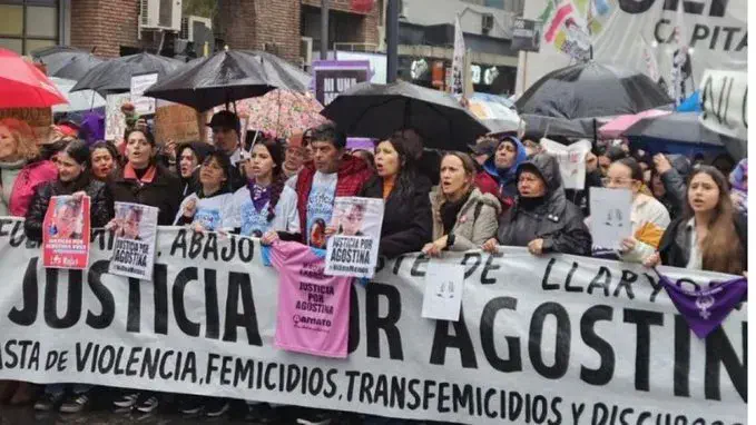 Detienen a una persona, secuestraron un automóvil, más de medio millón de pesos y sustancias estupefacientes en la Capital