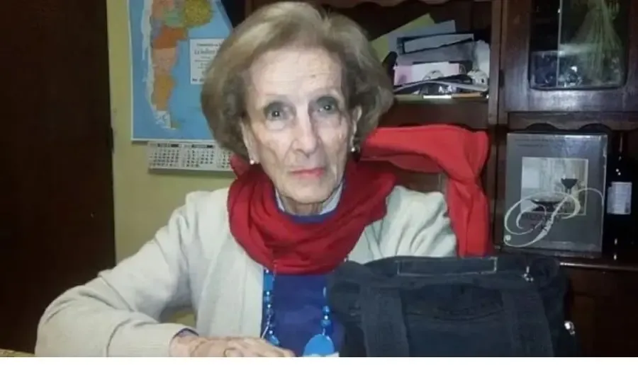 Detuvieron a una maestra por haber abusado sexualmente de un alumno menor de edad