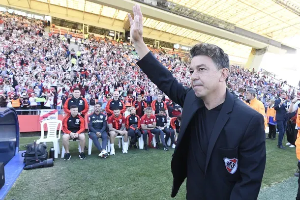 Dibu Martínez fue nominado a mejor arquero del año en los premios "The Best"