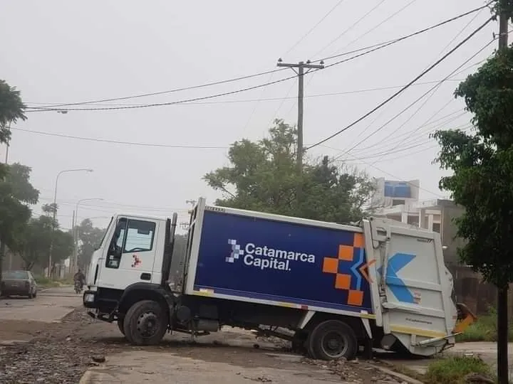 Docentes de la Intersindical cortaron calles