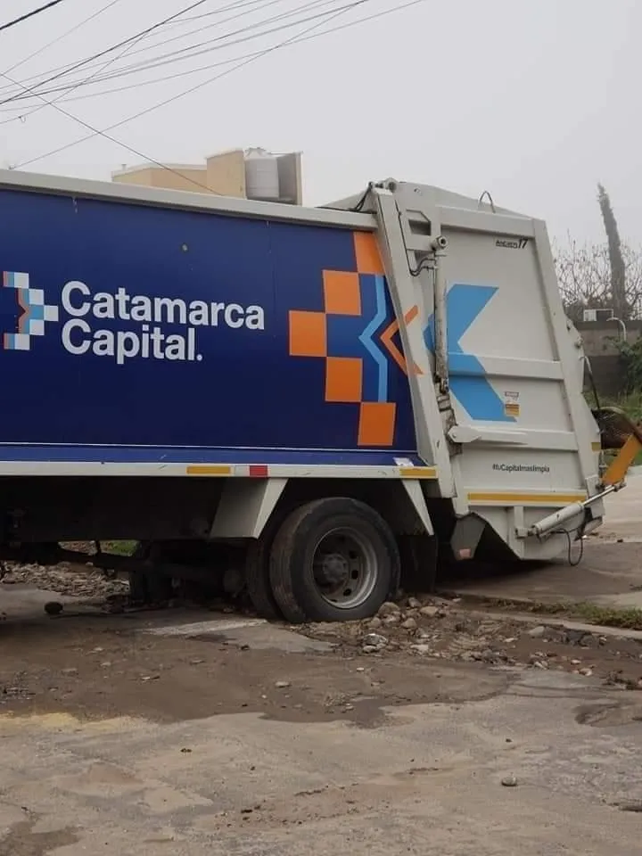 Docentes de la Intersindical cortaron calles