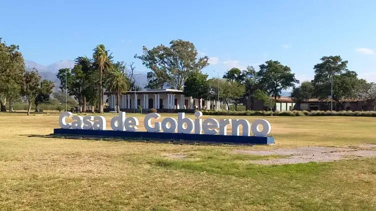 Docentes se reúnen con el gobierno