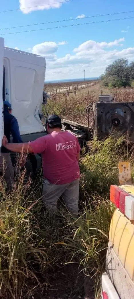 Dos motocicletas colisionaron y una mujer resultó lesionada