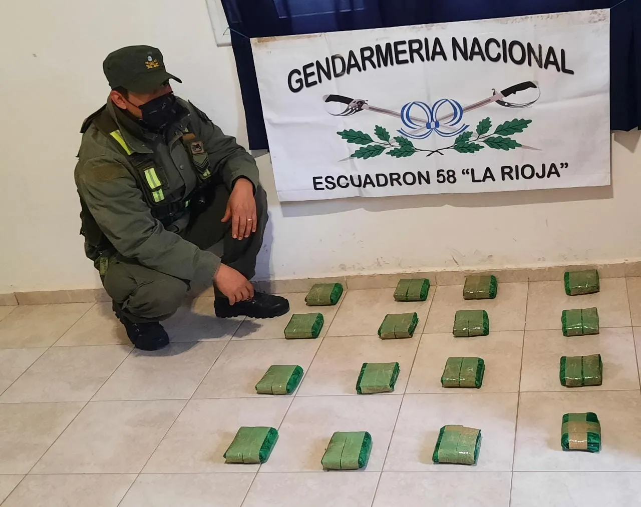 “Dos platos para piojos”: un mozo se burló de toda una familia