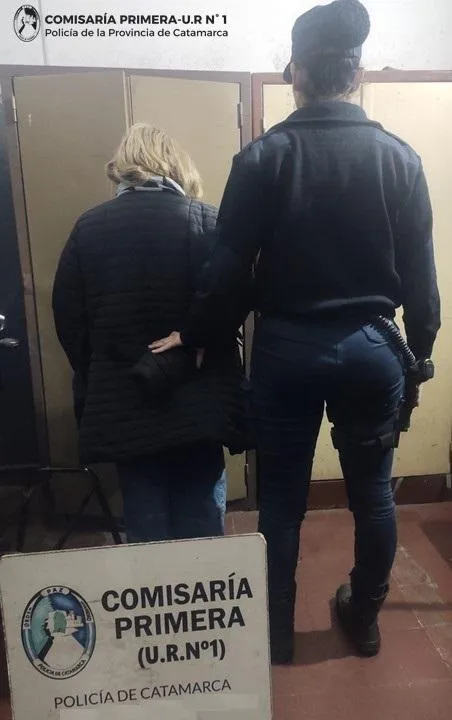 Dos sujetos fueron aprehendidos, una motocicleta y armas blancas secuestradas