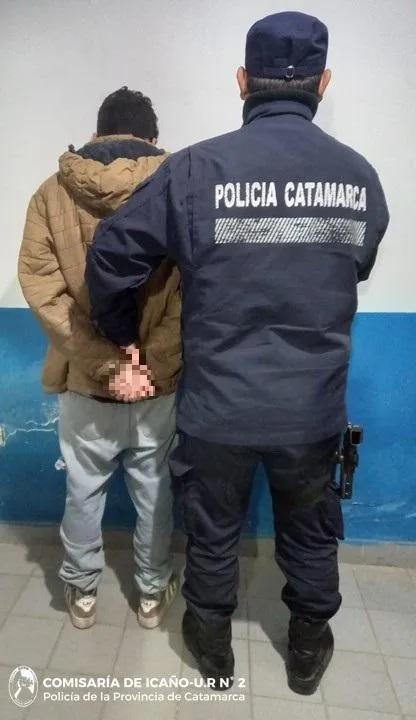 Efectivos policiales arrestaron a un joven en La Paz