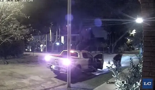 Efectivos policiales sofocaron un incendio de una vivienda