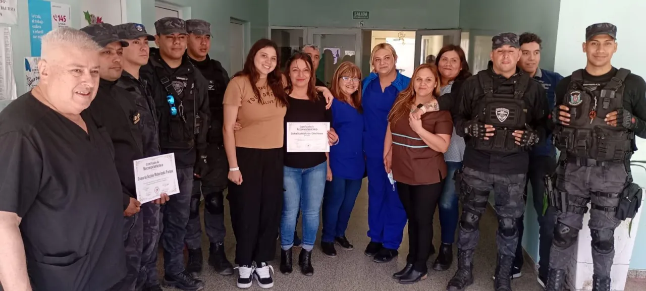 Efectivos policiales sofocaron un incendio en una vivienda del sector Oeste de la Capital