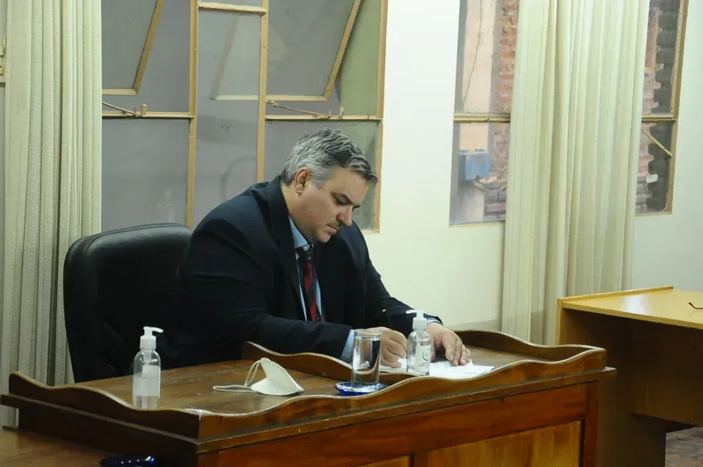 “El aumento para ellos es del 115 % ¿para los empleados? bien gracias…”