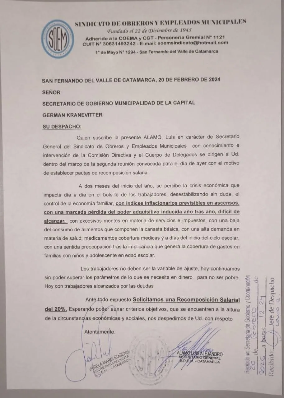 El beso entre María Valenzuela y su hija desató críticas y hubo descargo