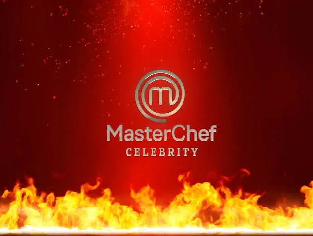 Logo de MasterChef Celebrity sobre un fondo rojo con chispas y llamas en la base.